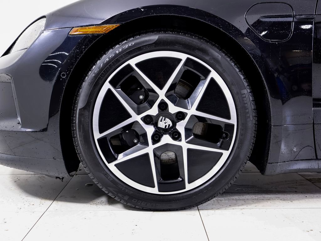 Certified 2025 Porsche Taycan w/ Premium Package image 27