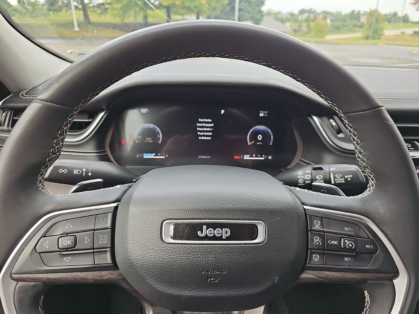 Used 2024 Jeep Grand Cherokee Limited w/ Black Appearance Package AWD/4WD image 22