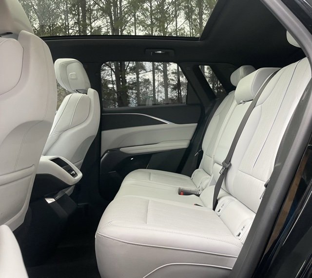 Used 2024 Cadillac Lyriq Luxury image 15