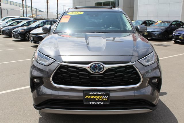 Used 2022 Toyota Highlander Platinum AWD/4WD image 2