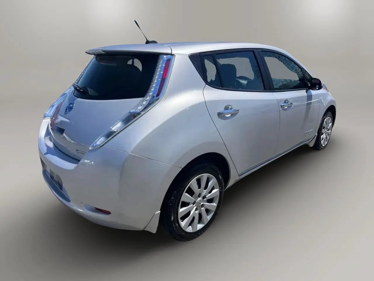 Used 2014 Nissan Leaf S FWD image 7