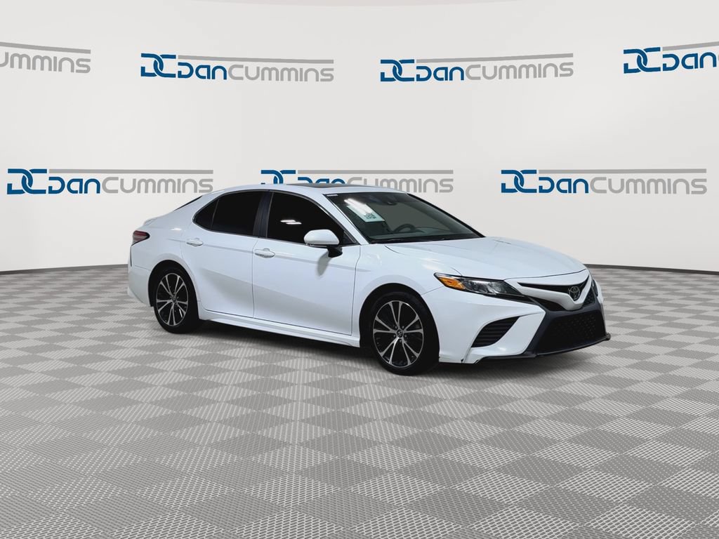 Used 2019 Toyota Camry SE w/ Convenience Package FWD image 3