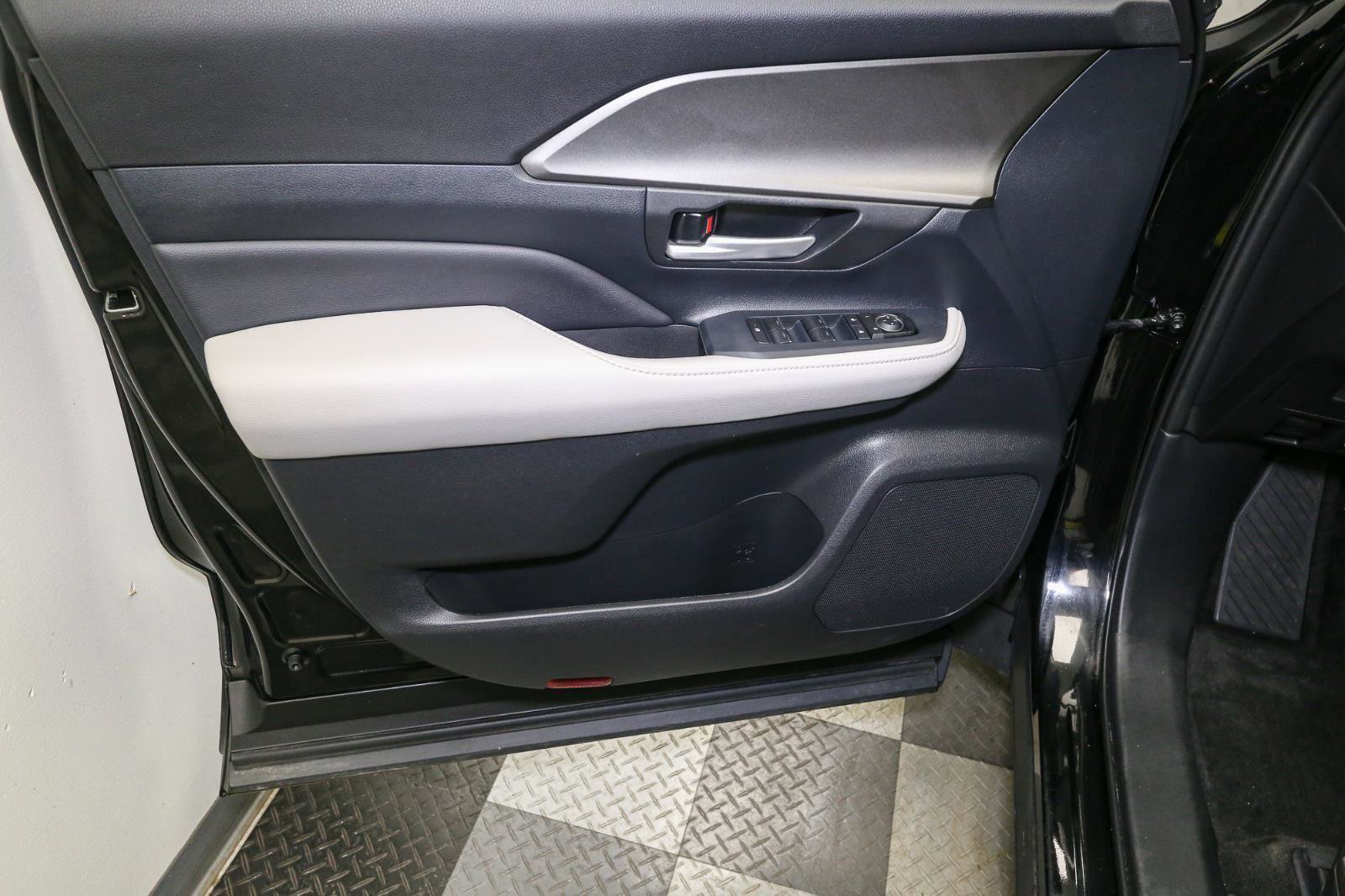 Used 2024 Toyota Grand Highlander XLE image 44