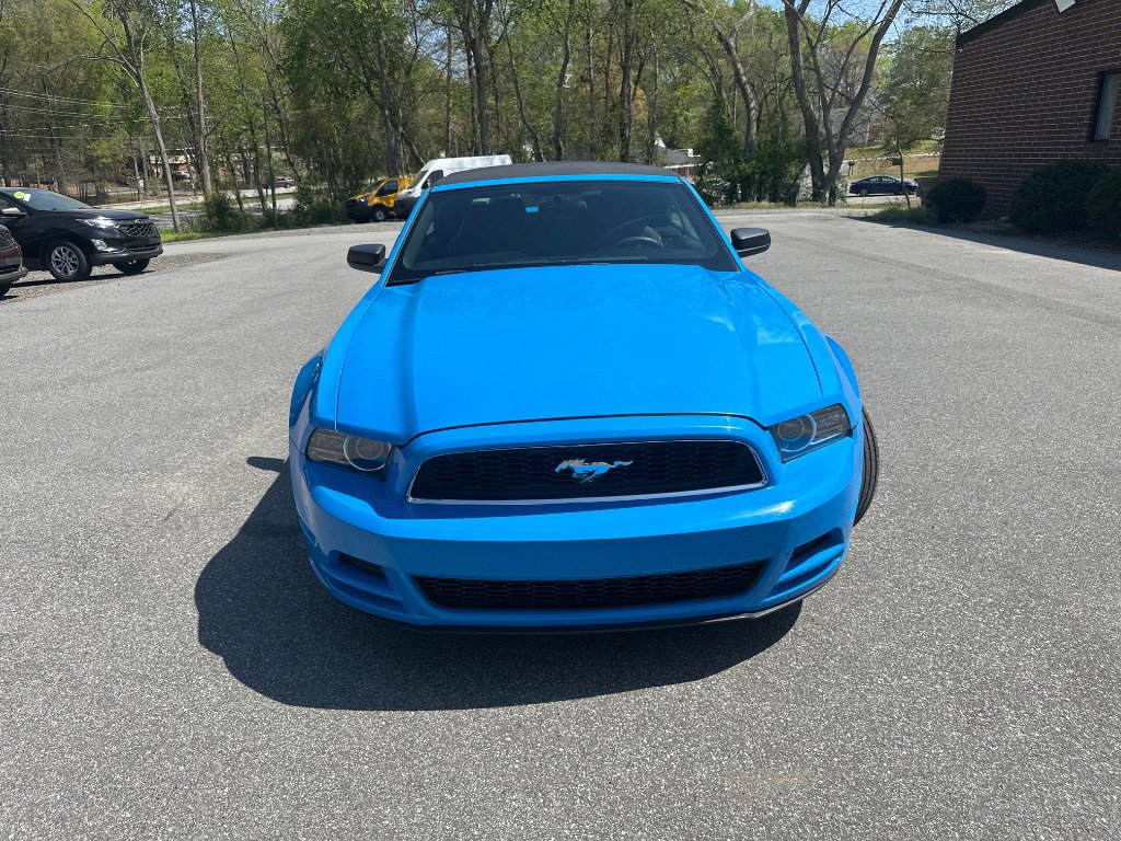 Used 2013 Ford Mustang Convertible image 10