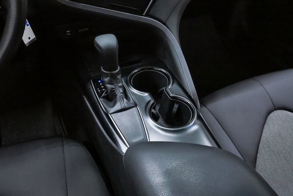 Used 2018 Toyota Camry LE image 17