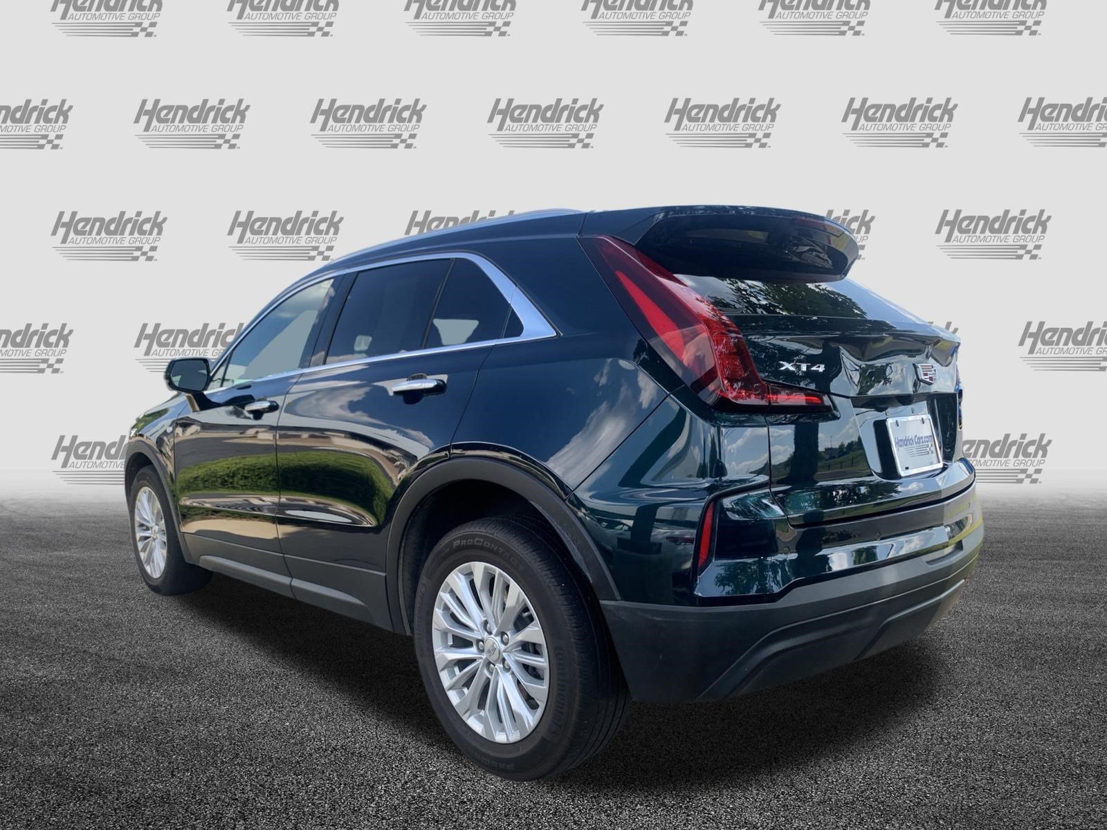 Used 2024 Cadillac XT4 Luxury w/ Cold Weather Package FWD image 8