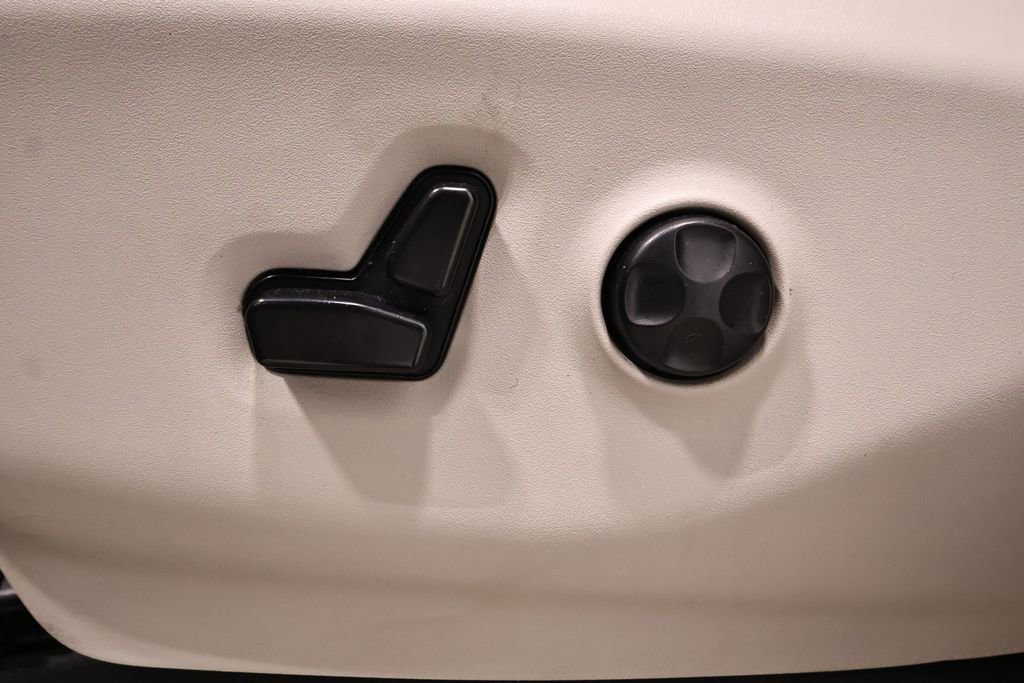 Used 2017 Chrysler Pacifica Touring image 13