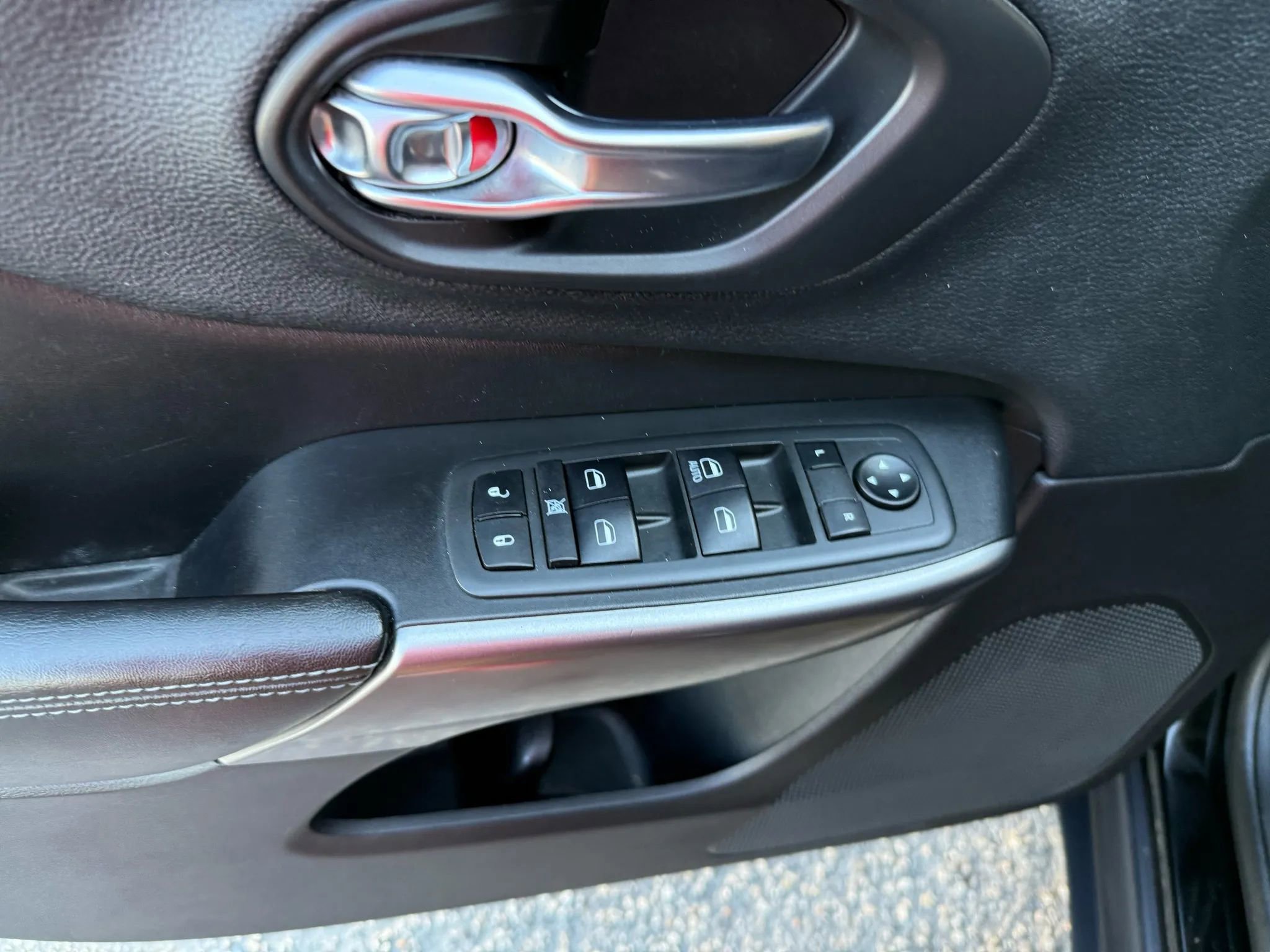 Used 2020 Jeep Cherokee Latitude image 8