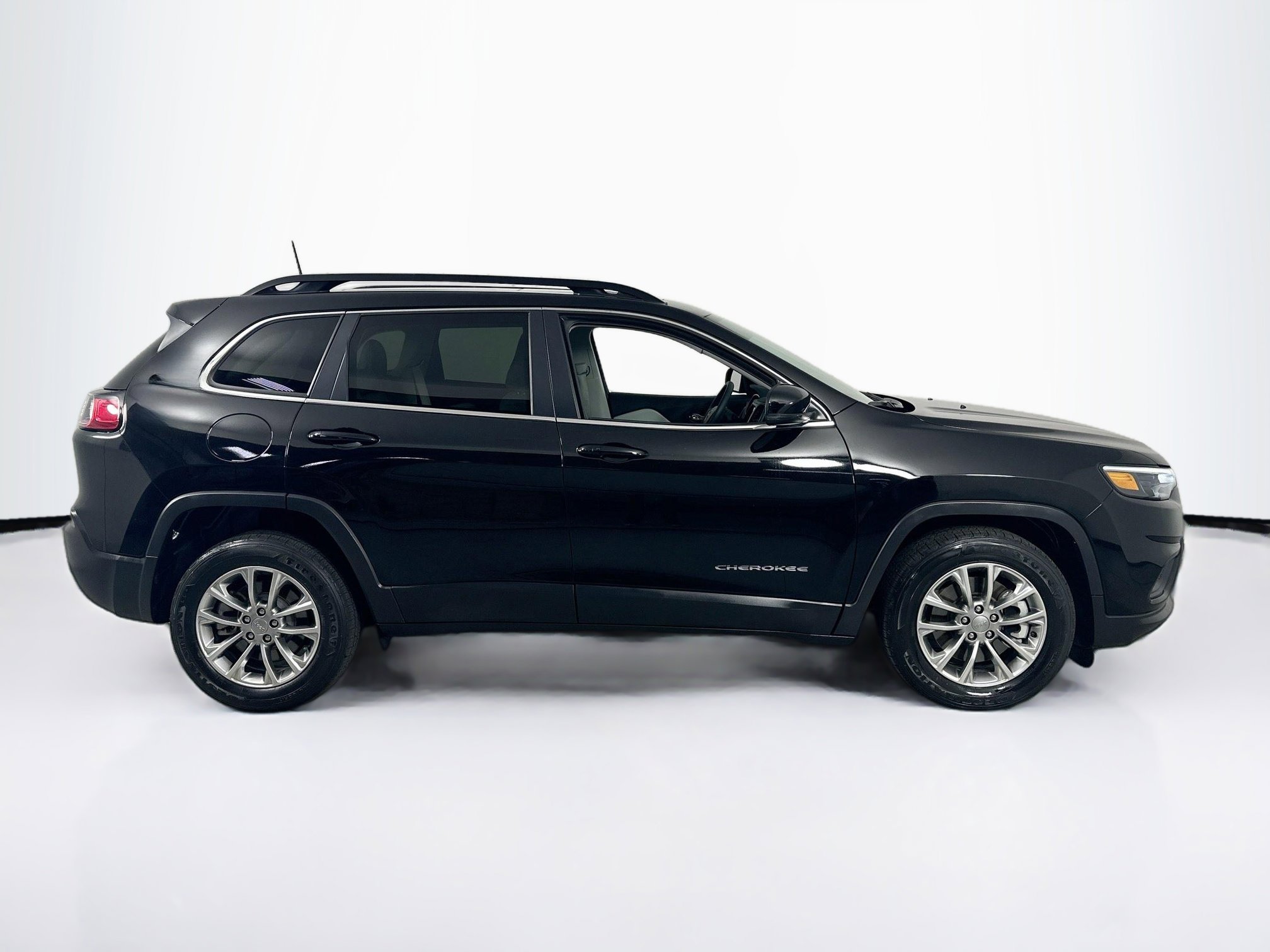 Used 2022 Jeep Cherokee Latitude Lux w/ Sun & Sound Group FWD image 4