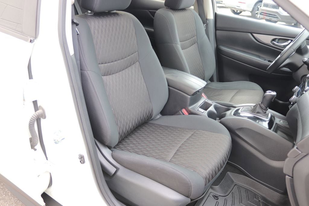 Used 2020 Nissan Rogue SV AWD/4WD image 16