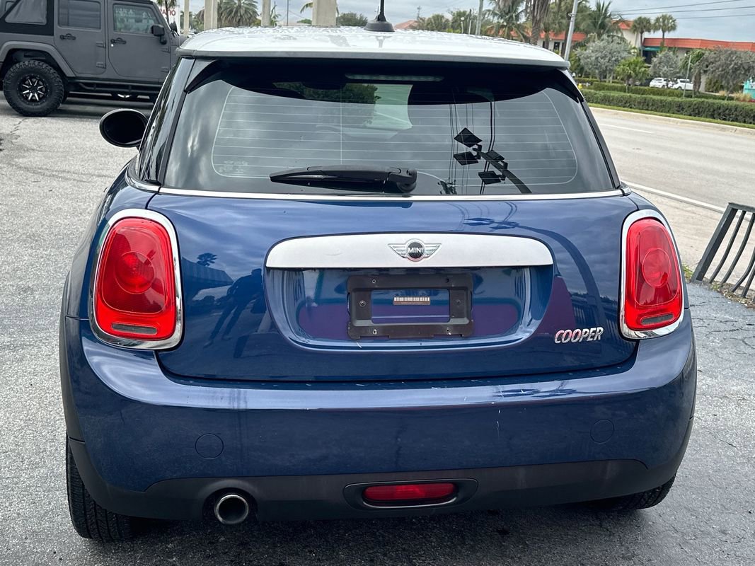 Used 2015 MINI Cooper 2-Door Hardtop image 4