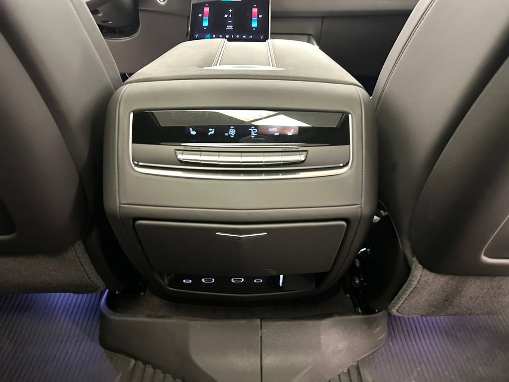 Used 2025 Cadillac Escalade Sport Platinum w/ LPO, Floor Liner Package AWD/4WD image 20