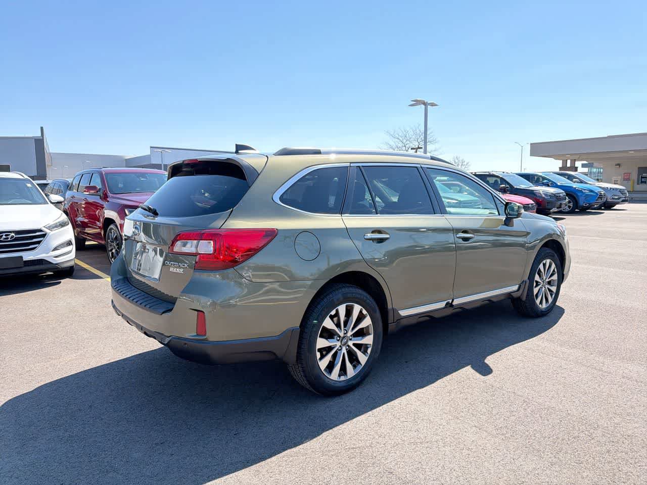 Used 2017 Subaru Outback 2.5i Touring w/ Popular Package #5A AWD/4WD image 13