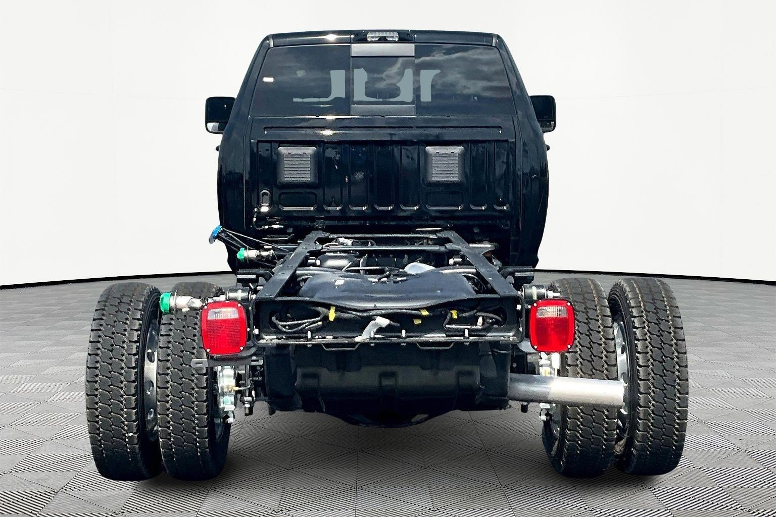 New 2026 RAM 4500 4x4 Crew Cab DRW image 4
