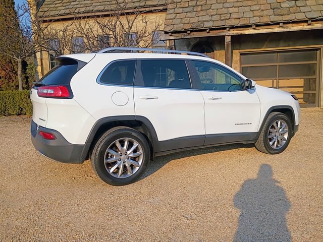 Used 2018 Jeep Cherokee Limited image 12