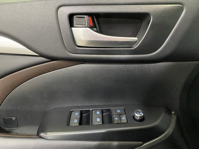 Certified 2017 Toyota Highlander XLE image 16
