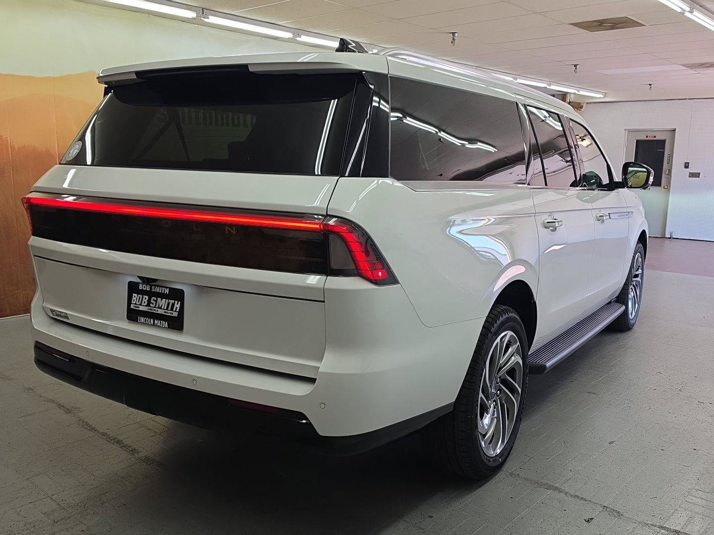 New 2027 Lincoln Navigator L Premier AWD/4WD image 19