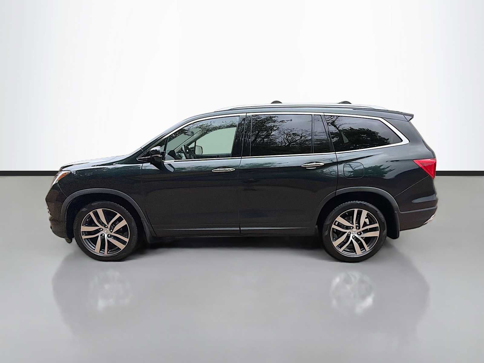 Used 2016 Honda Pilot Elite image 5