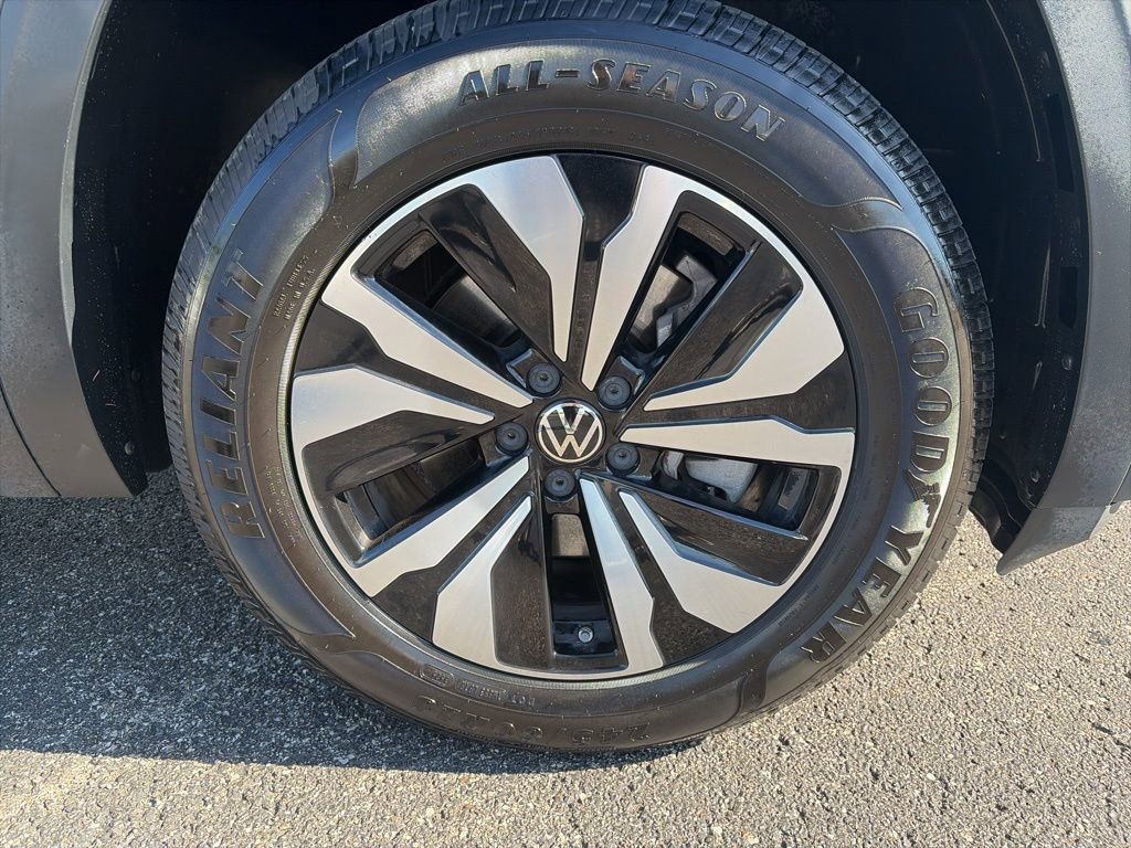 Used 2024 Volkswagen Atlas Cross Sport SE AWD/4WD image 9