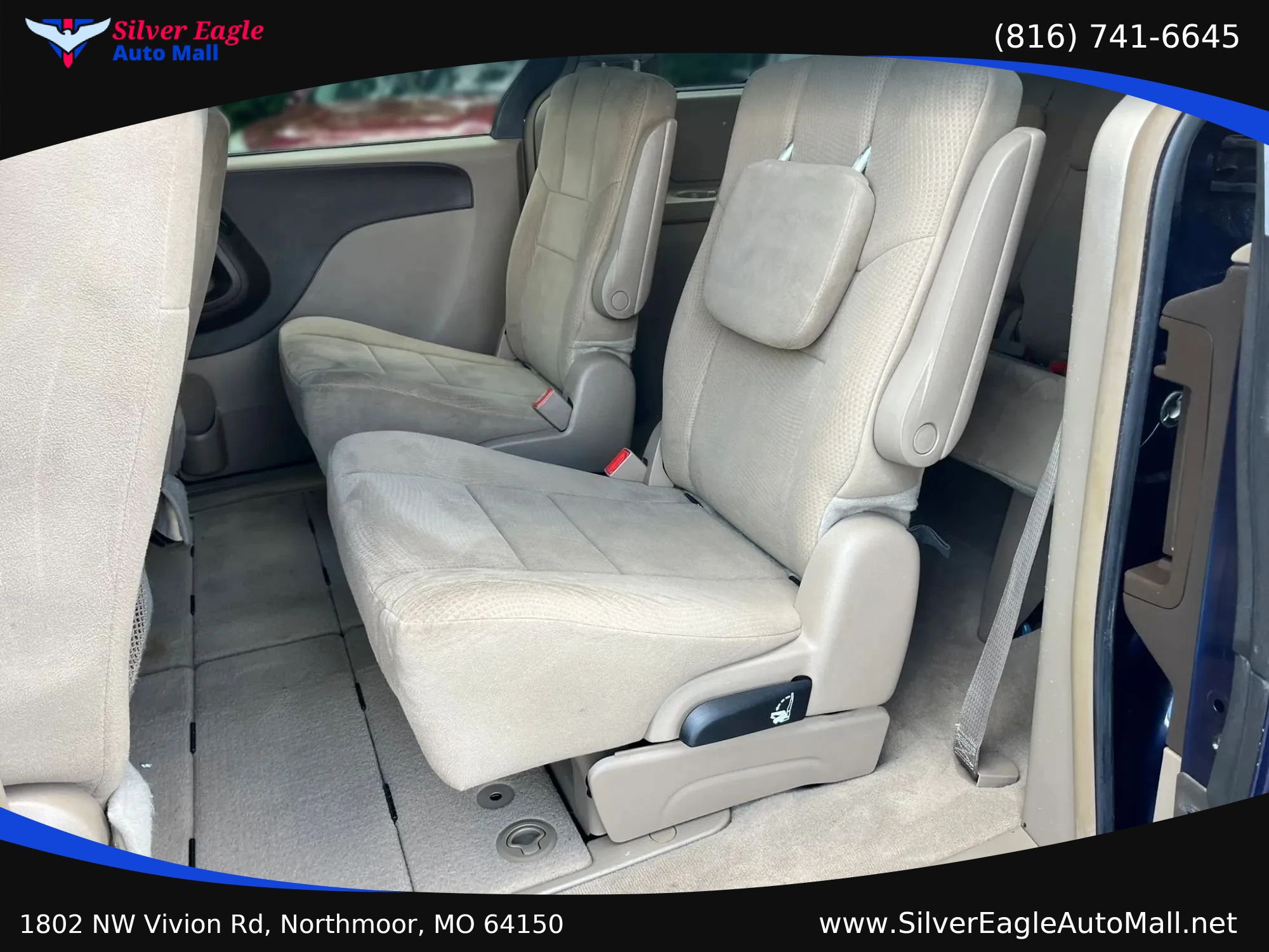 Used 2014 Chrysler Town & Country Touring FWD image 11