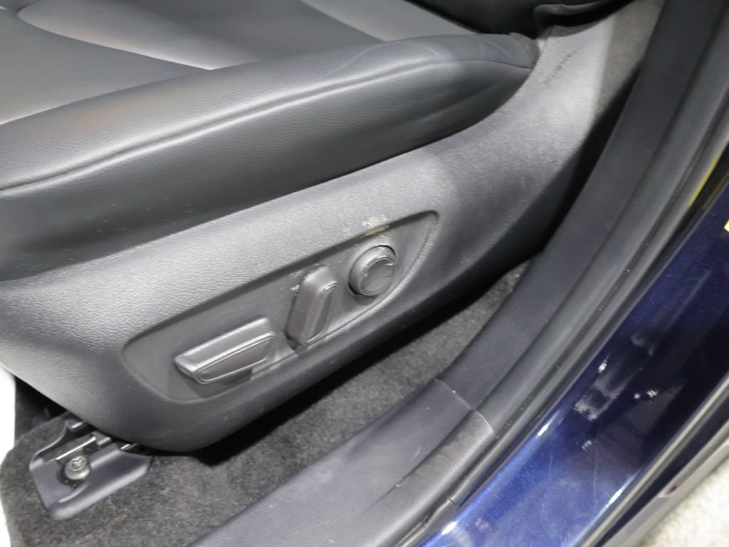 Certified 2024 Toyota Highlander XLE AWD/4WD image 11