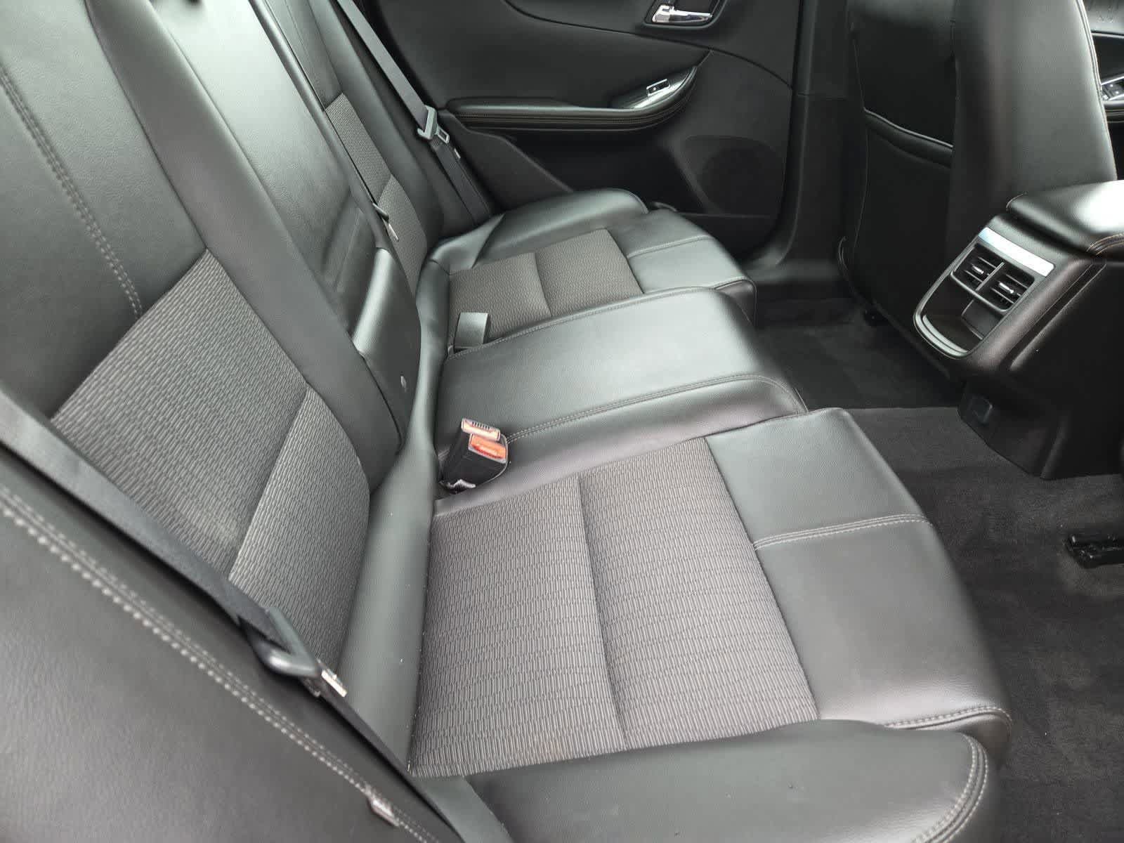 Used 2017 Chevrolet Impala LT FWD image 18