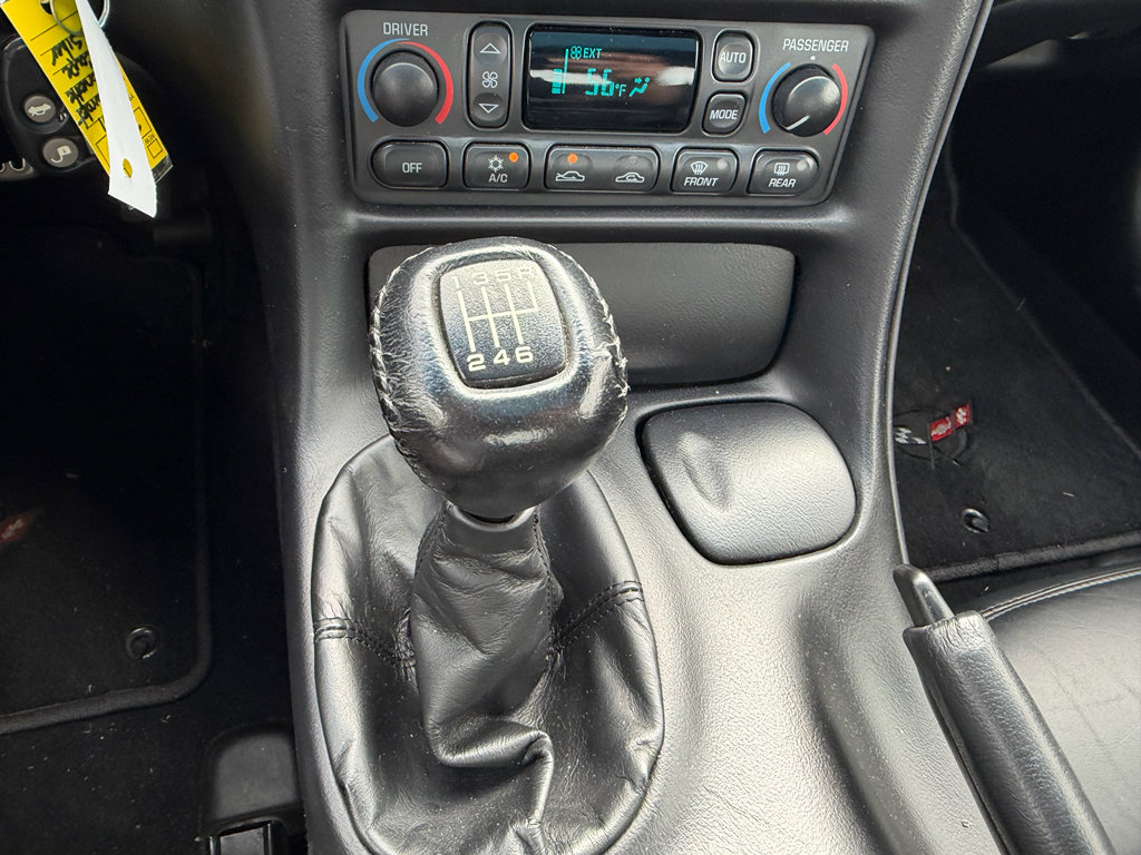 Used 2001 Chevrolet Corvette Coupe w/ Preferred Equipment Group2 image 8