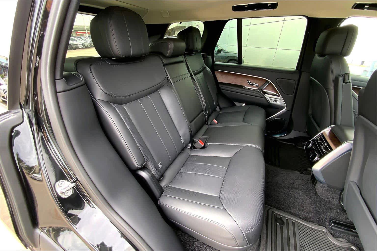 Used 2025 Land Rover Range Rover SE AWD/4WD image 20