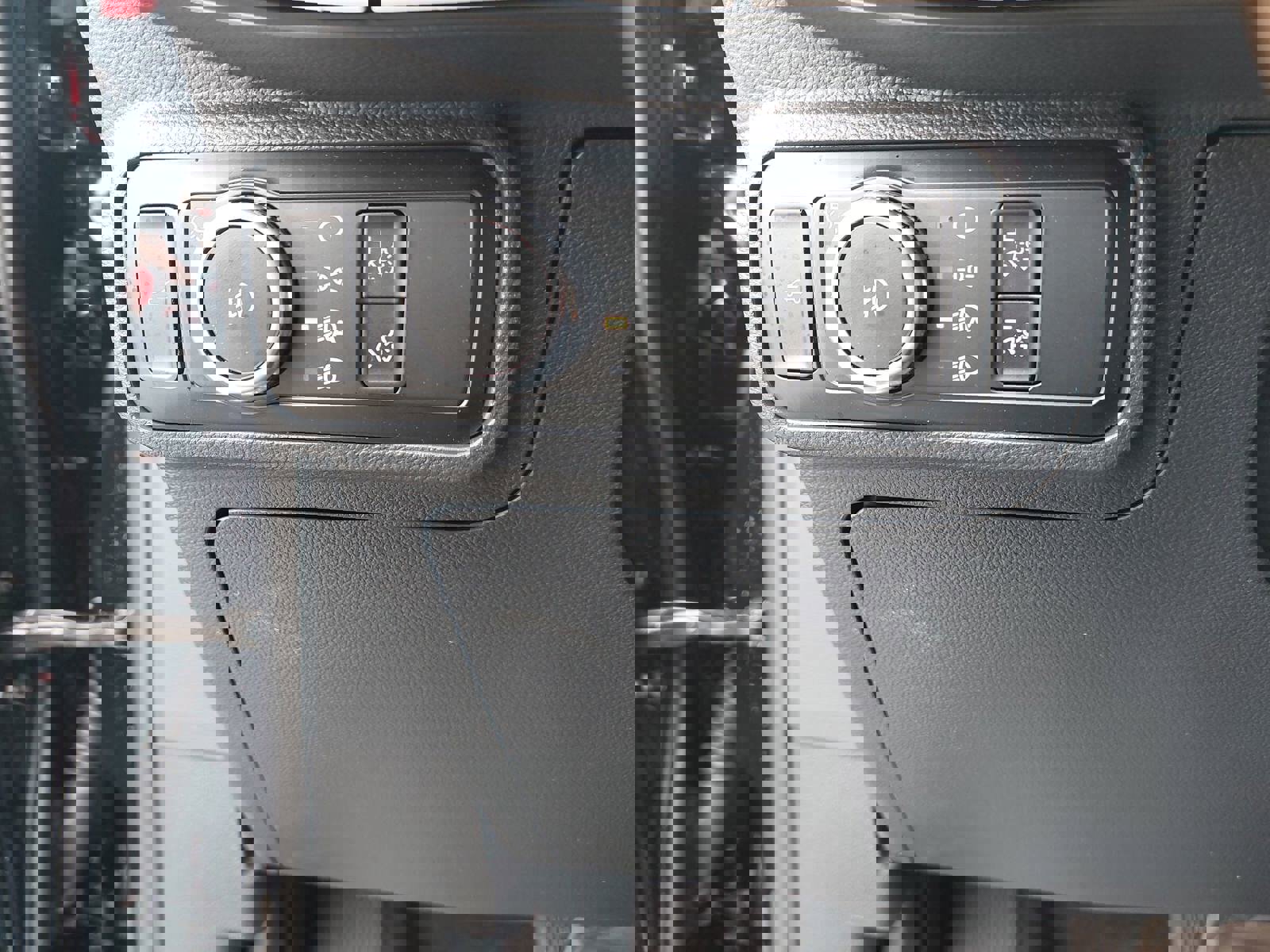 Used 2025 Ford Explorer ST-Line w/ Premium Package image 28