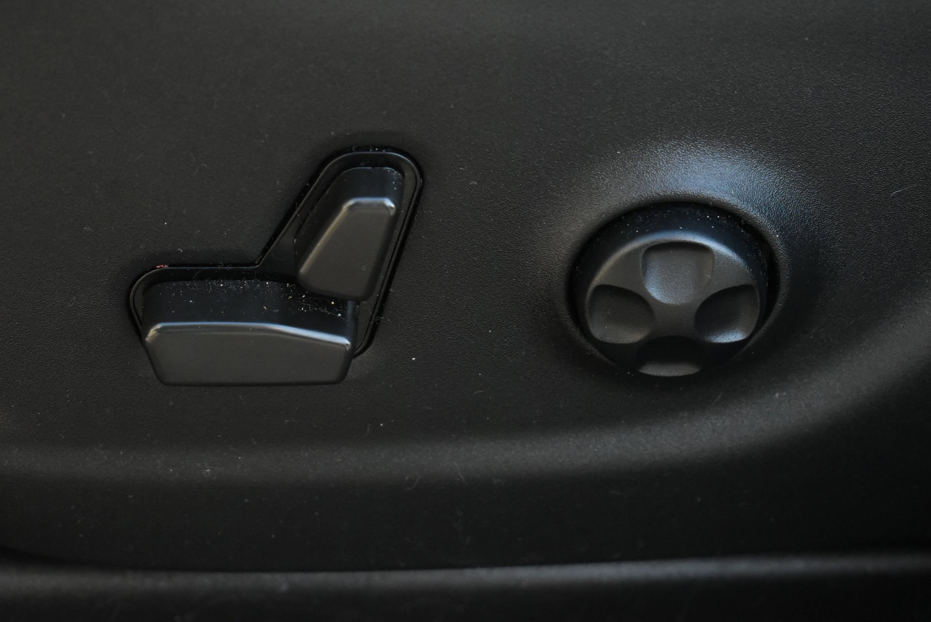 Used 2021 Jeep Cherokee Latitude Lux w/ Comfort/Convenience Group image 13