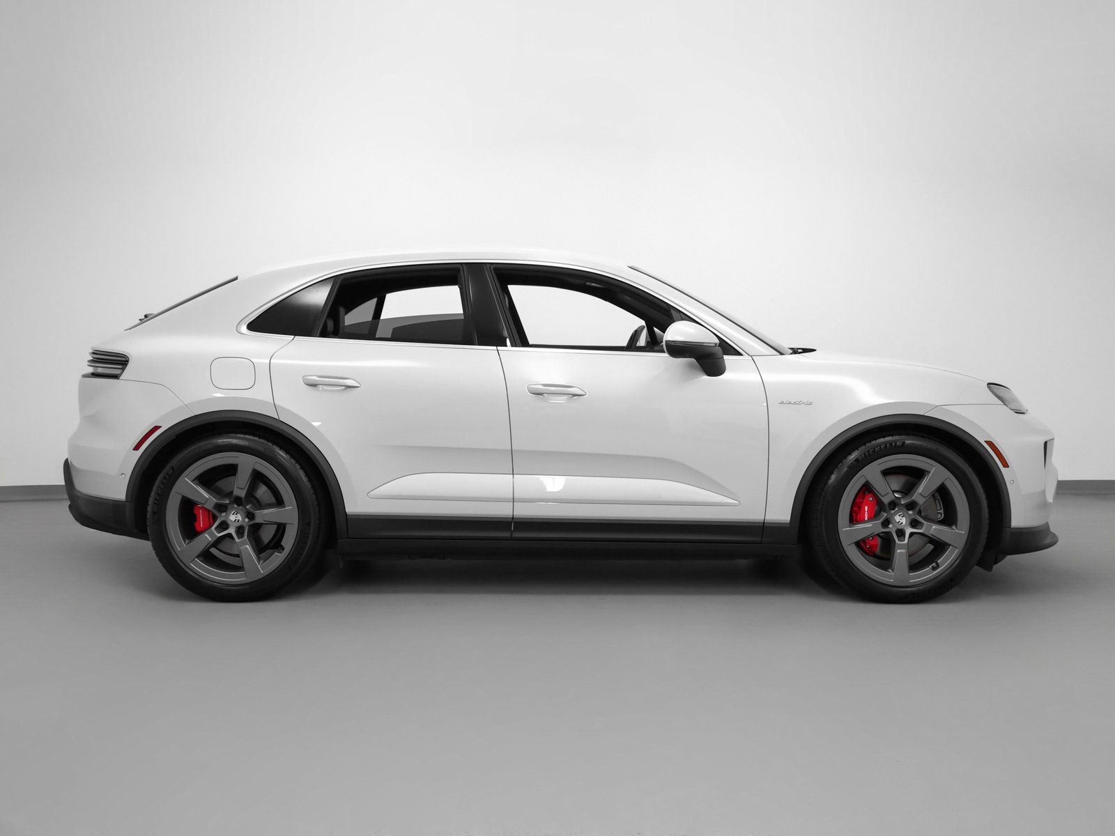 Certified 2025 Porsche Macan 4S Electric AWD/4WD image 13