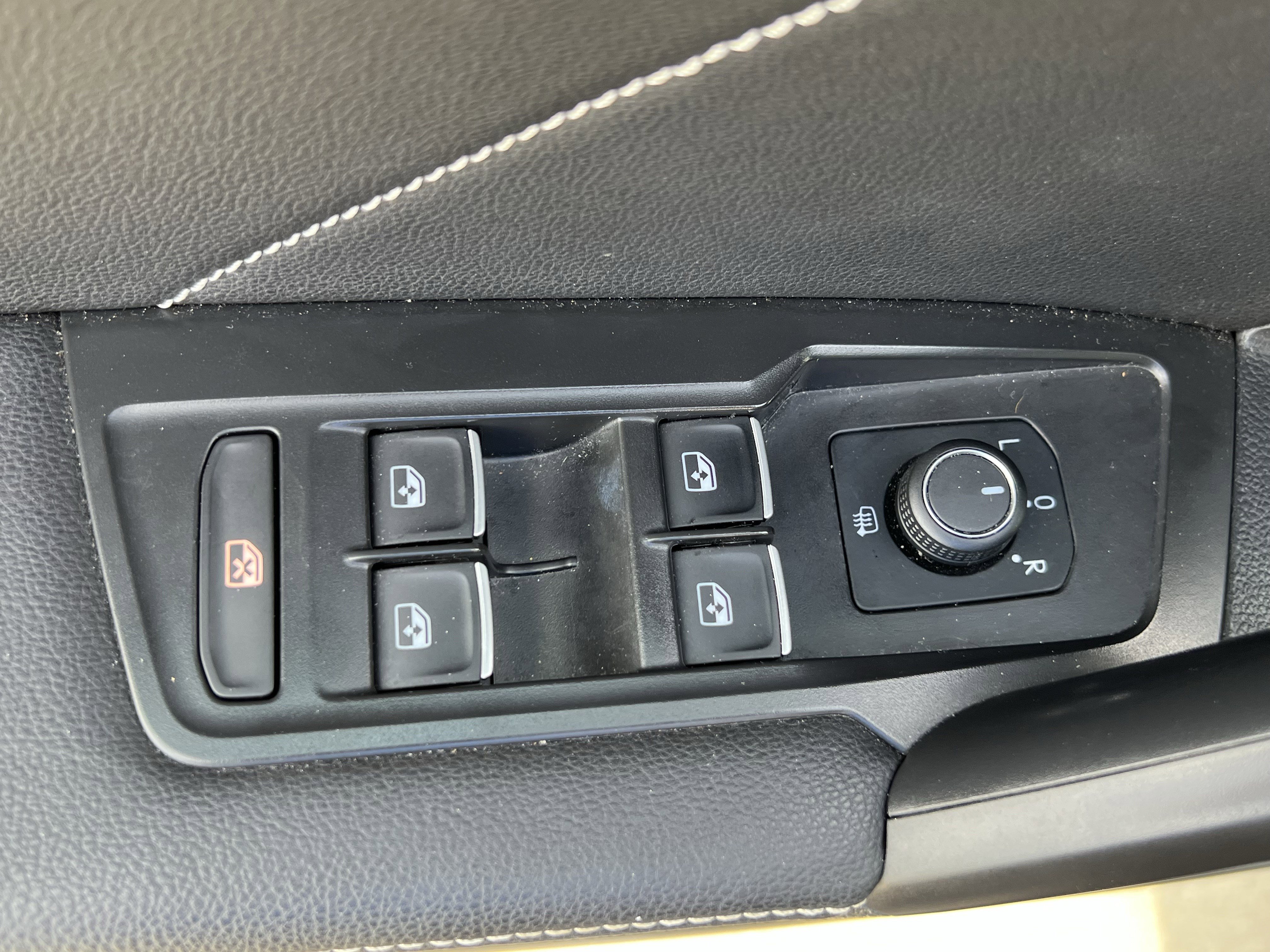 Used 2022 Volkswagen Tiguan SE image 15