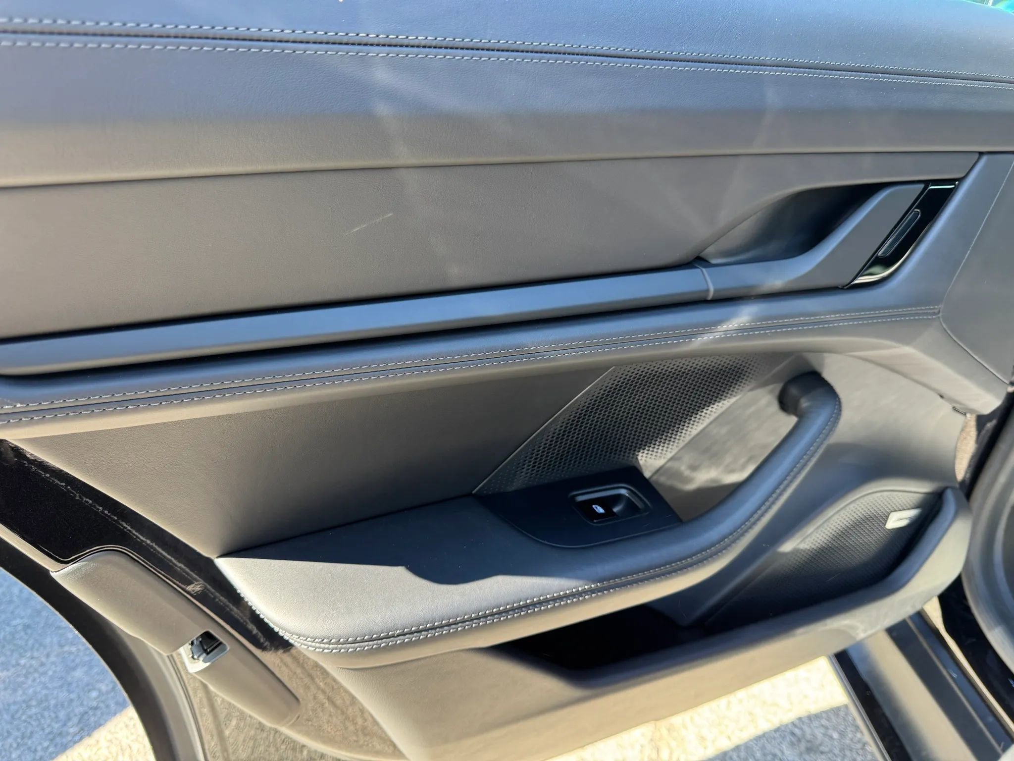 Used 2020 Porsche Taycan 4S image 16