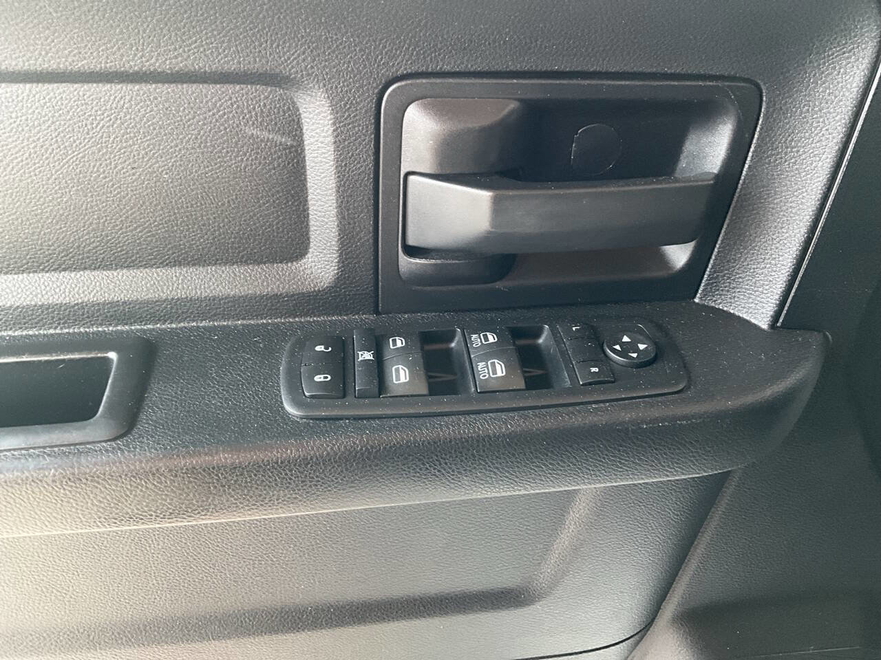 Used 2014 RAM 2500 Tradesman w/ Chrome Appearance Group AWD/4WD image 30