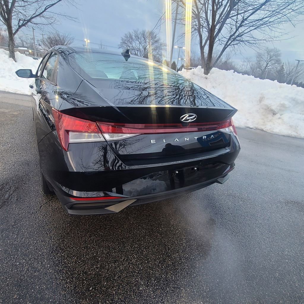 Used 2023 Hyundai Elantra SEL image 4