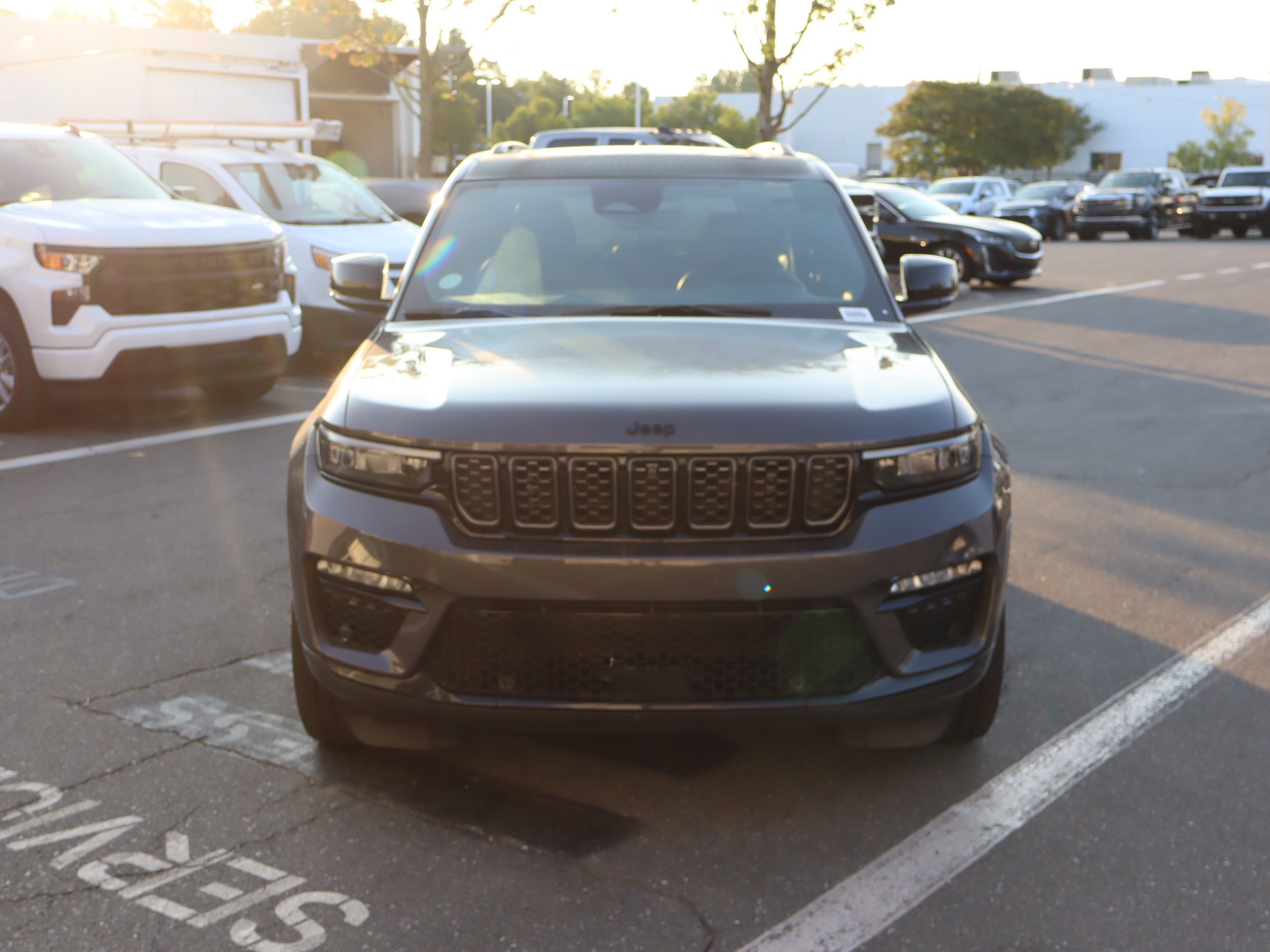Used 2025 Jeep Grand Cherokee Summit w/ Obsidian Package AWD/4WD image 3