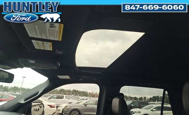 Used 2022 Ford Expedition Limited image 11