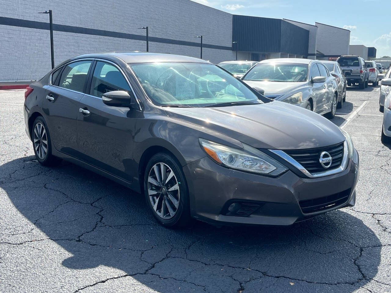 Used 2017 Nissan Altima 2.5 SL w/ Moonroof Package FWD image 4