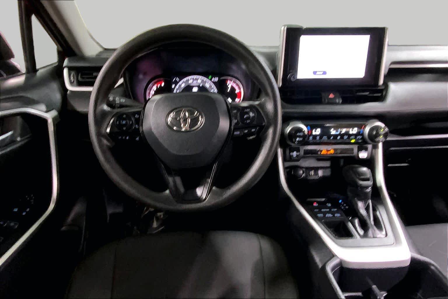 Used 2025 Toyota RAV4 XLE AWD/4WD image 6