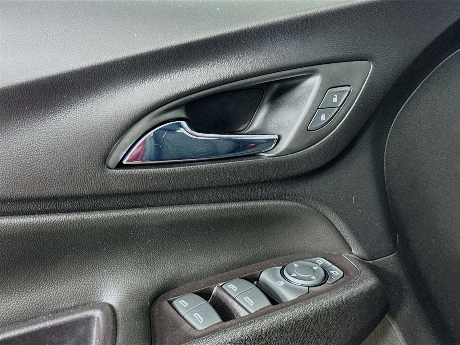 Used 2019 Chevrolet Equinox LT image 18