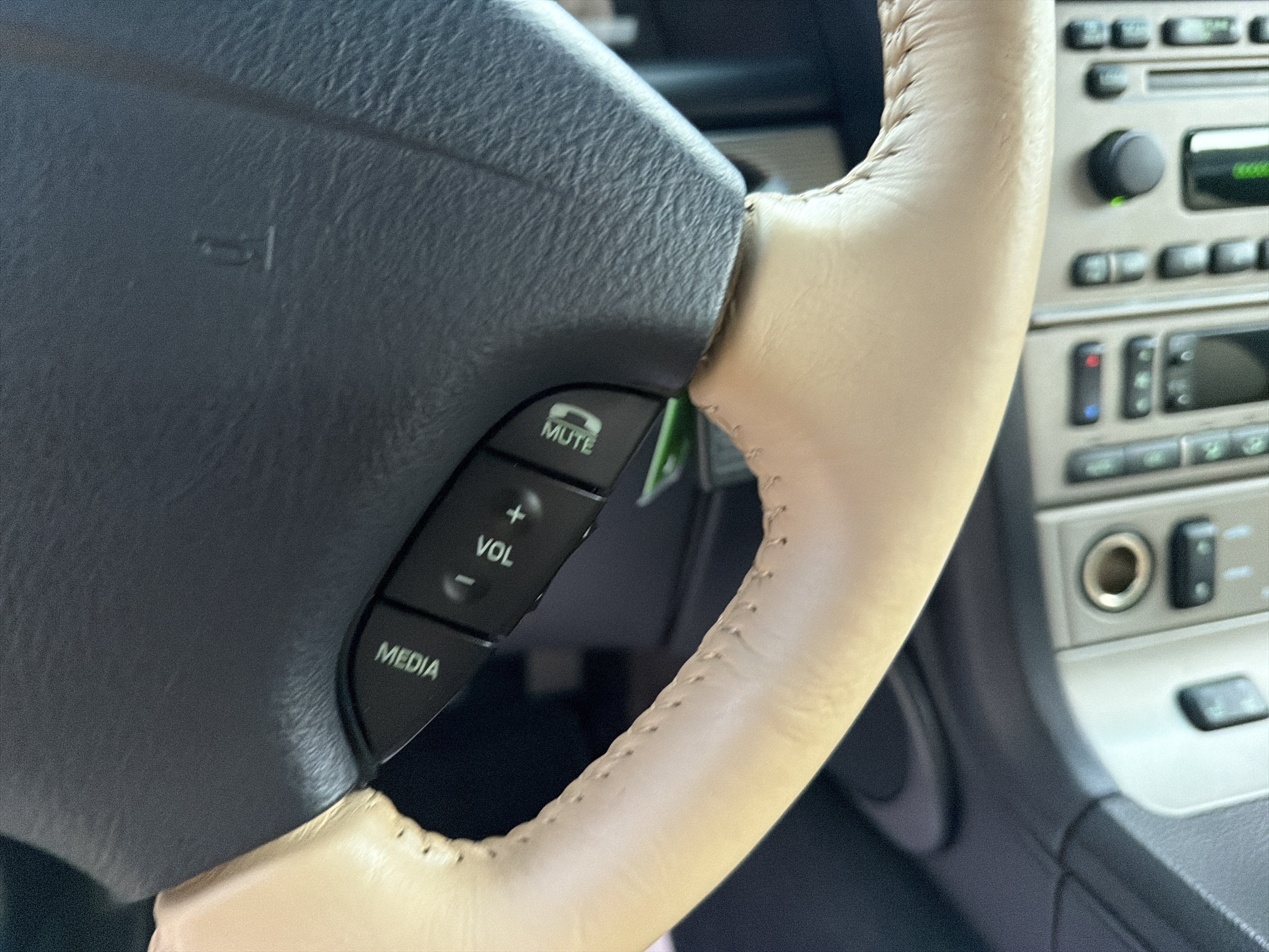 Used 2004 Ford Thunderbird RWD image 17