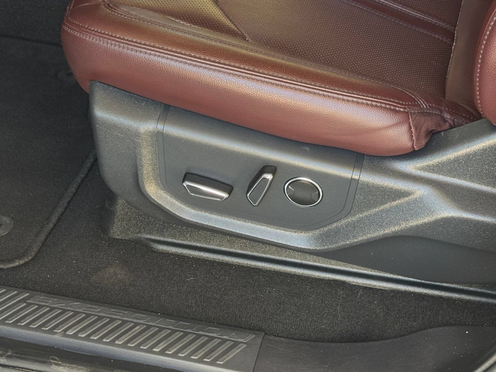 Used 2024 Ford Expedition Limited AWD/4WD image 22
