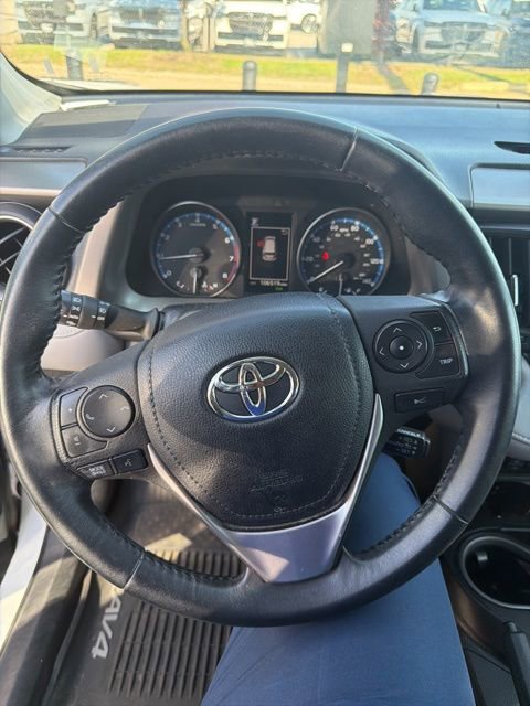 Used 2018 Toyota RAV4 XLE AWD/4WD image 3