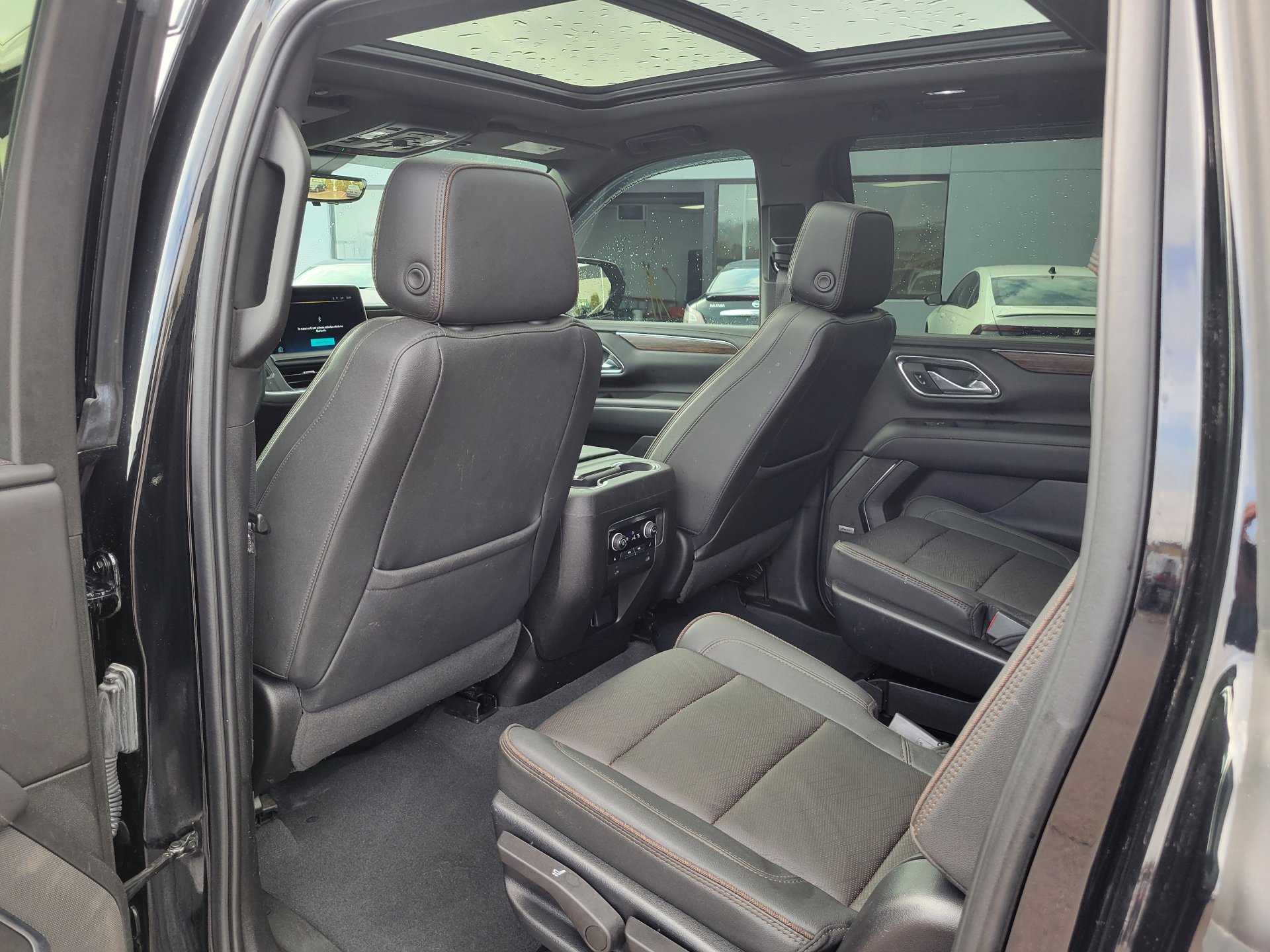 Used 2023 Chevrolet Suburban High Country image 13