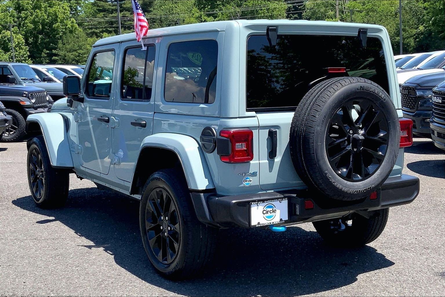 Used 2024 Jeep Wrangler Unlimited Sahara AWD/4WD image 9
