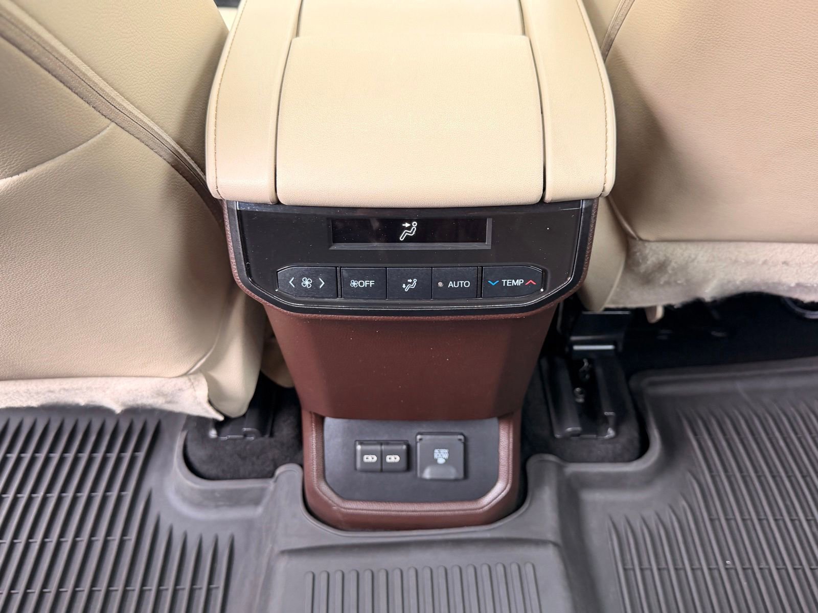 Used 2022 Toyota Highlander Limited FWD image 17