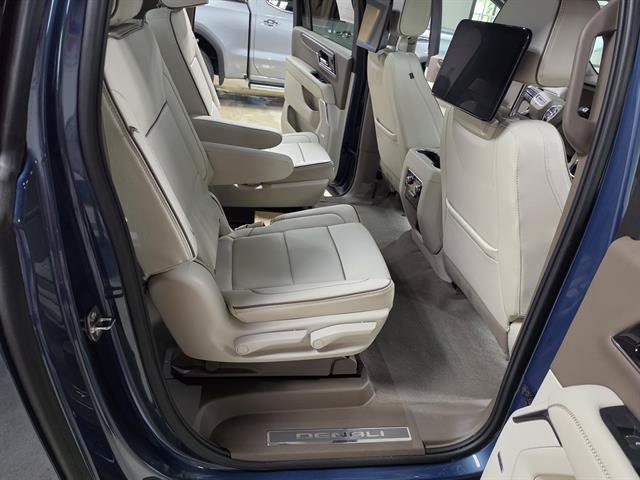 Certified 2025 GMC Yukon XL Denali w/ Advanced Technology Package AWD/4WD image 11