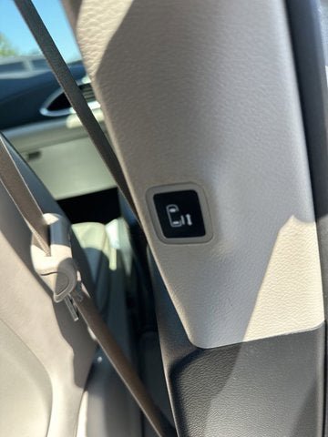 Used 2019 Chrysler Pacifica Limited FWD image 13