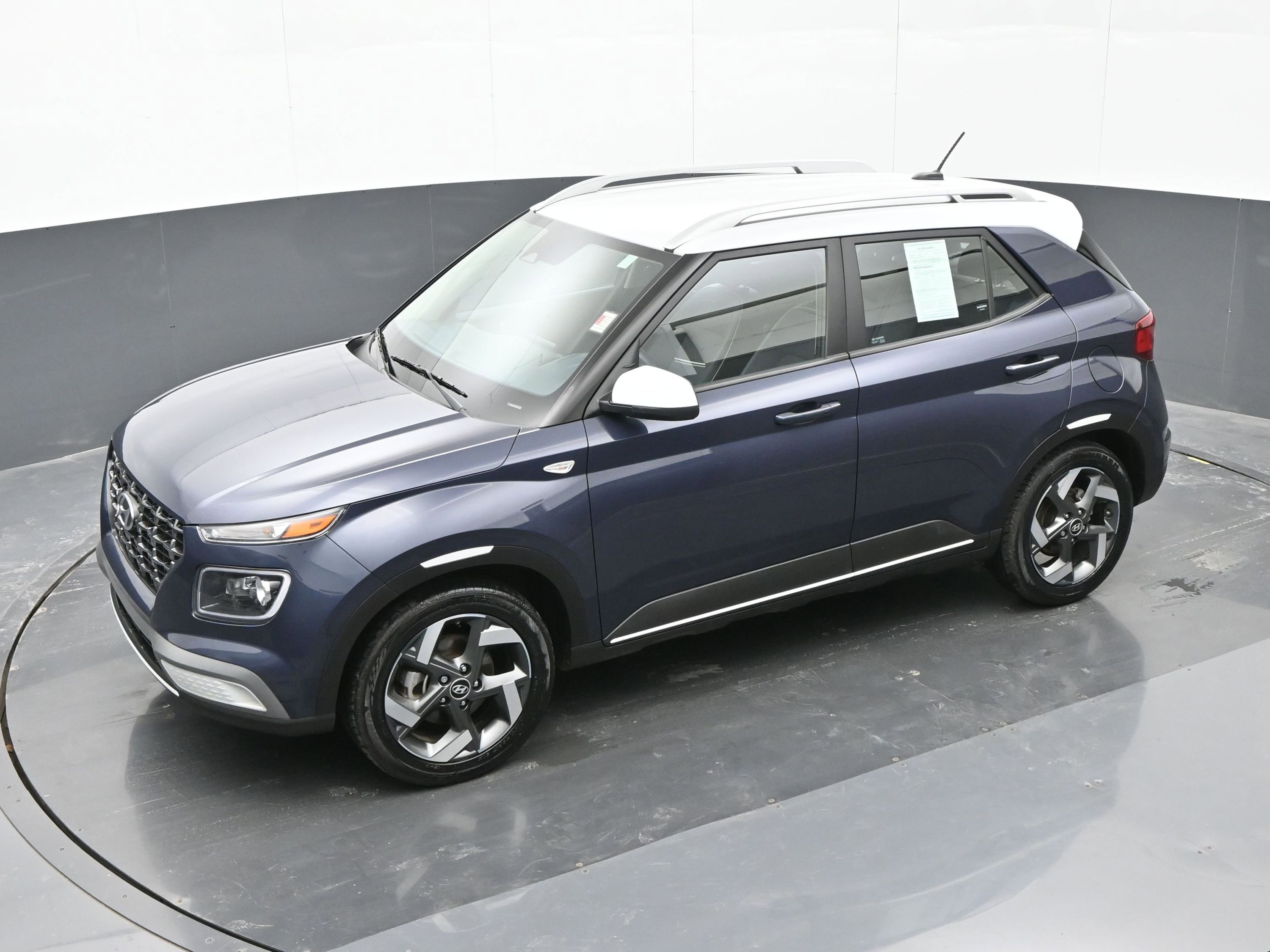 Used 2023 Hyundai Venue Limited w/ Cargo Package image 35