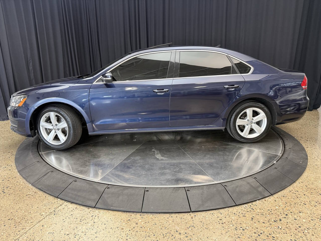 Used 2013 Volkswagen Passat TDI SE FWD image 4